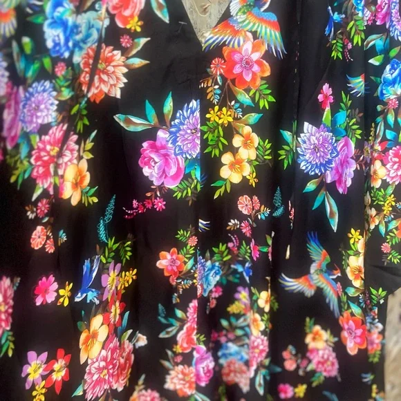 NWT JOHNNY WAS sognatore nero high low kaftan cover up in nero multi floral s/m - Picture 3 of 10